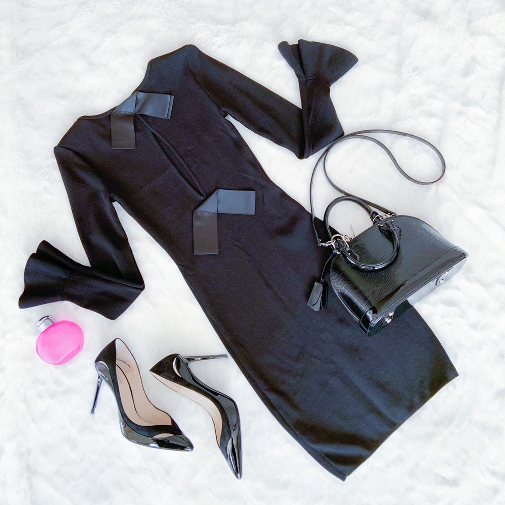 Alexia Admor Sexy Mini Black Knit Dress Cut-Out Back Long Bell Sleeve Bow Back